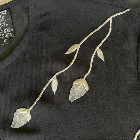 2000's Liz Claiborne Sheer Black & White Rose Embroidered Long Sleeve Blouse - Picture 4 of 6